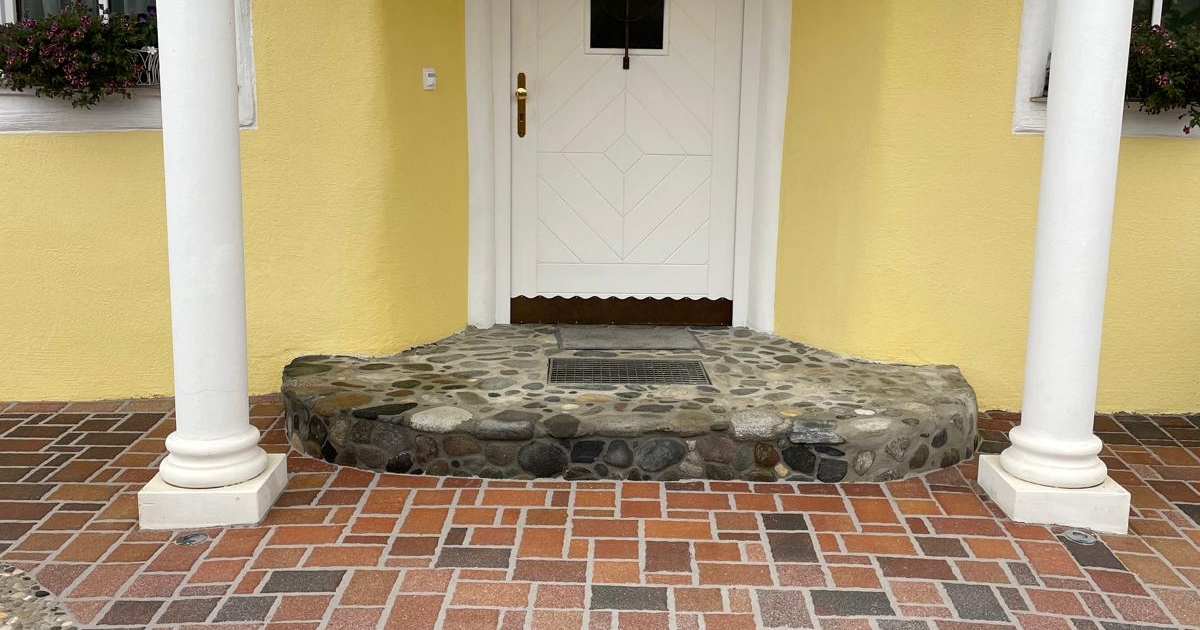 Eingang Altpflasteranierung nachher