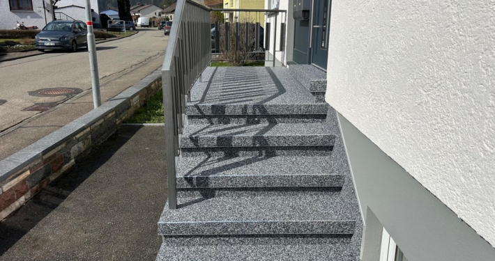Sanierte Treppe Sanierte Treppe Steinteppich nachher