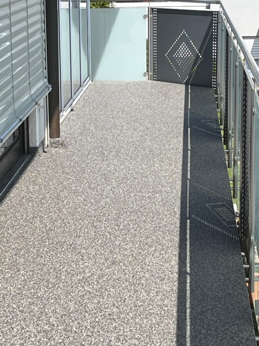 Balkon fertig nachher Steinteppich