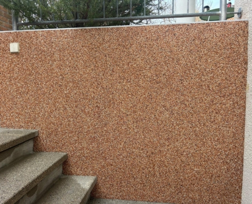 Steinteppich an Wand nachher