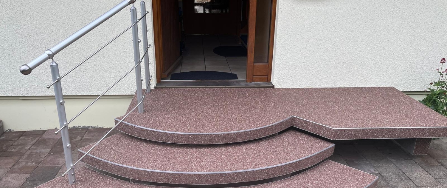 Treppe mit Steinteppich nachher