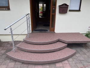 Treppe mit Steinteppich nachher