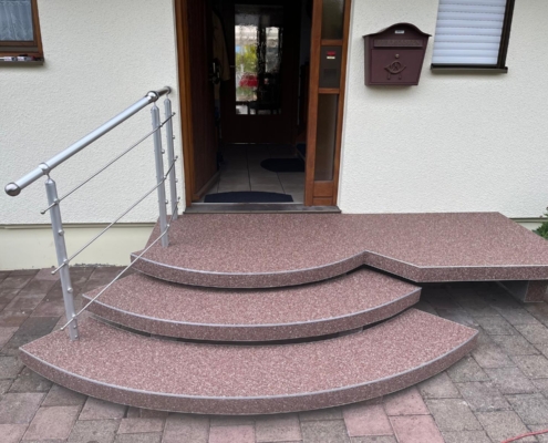 Treppe mit Steinteppich nachher